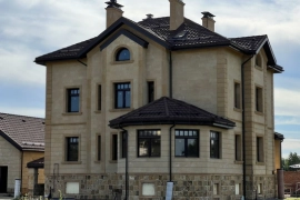 Дом 400 м² на участке 28 сот.