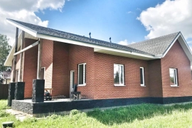 Коттедж «под ключ» КП «Лесницыно» в окружение смешанного леса.